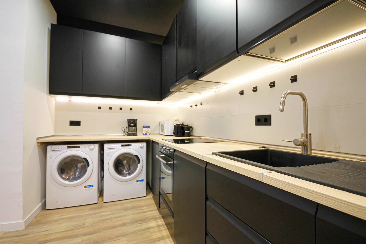 Stylish apartment 3 minutes from Drassanes Metro Station