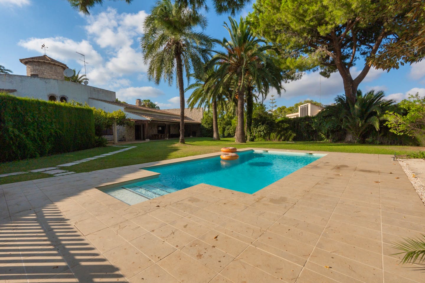Gorgeous home near La Vallesa Subway Station