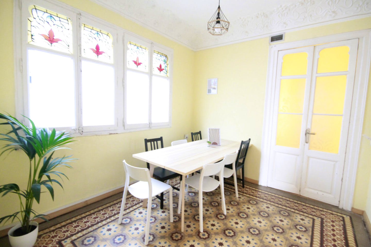 Brilliant apartment nearby the Hospital Clínic Metro Station