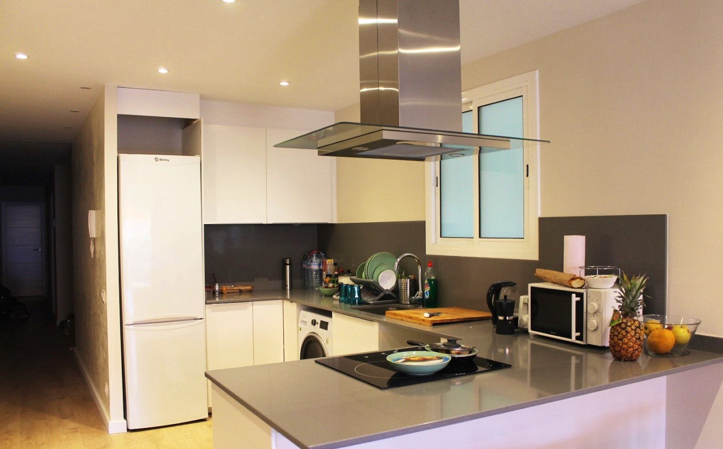 Renovated apartment near Urgell Metro Station