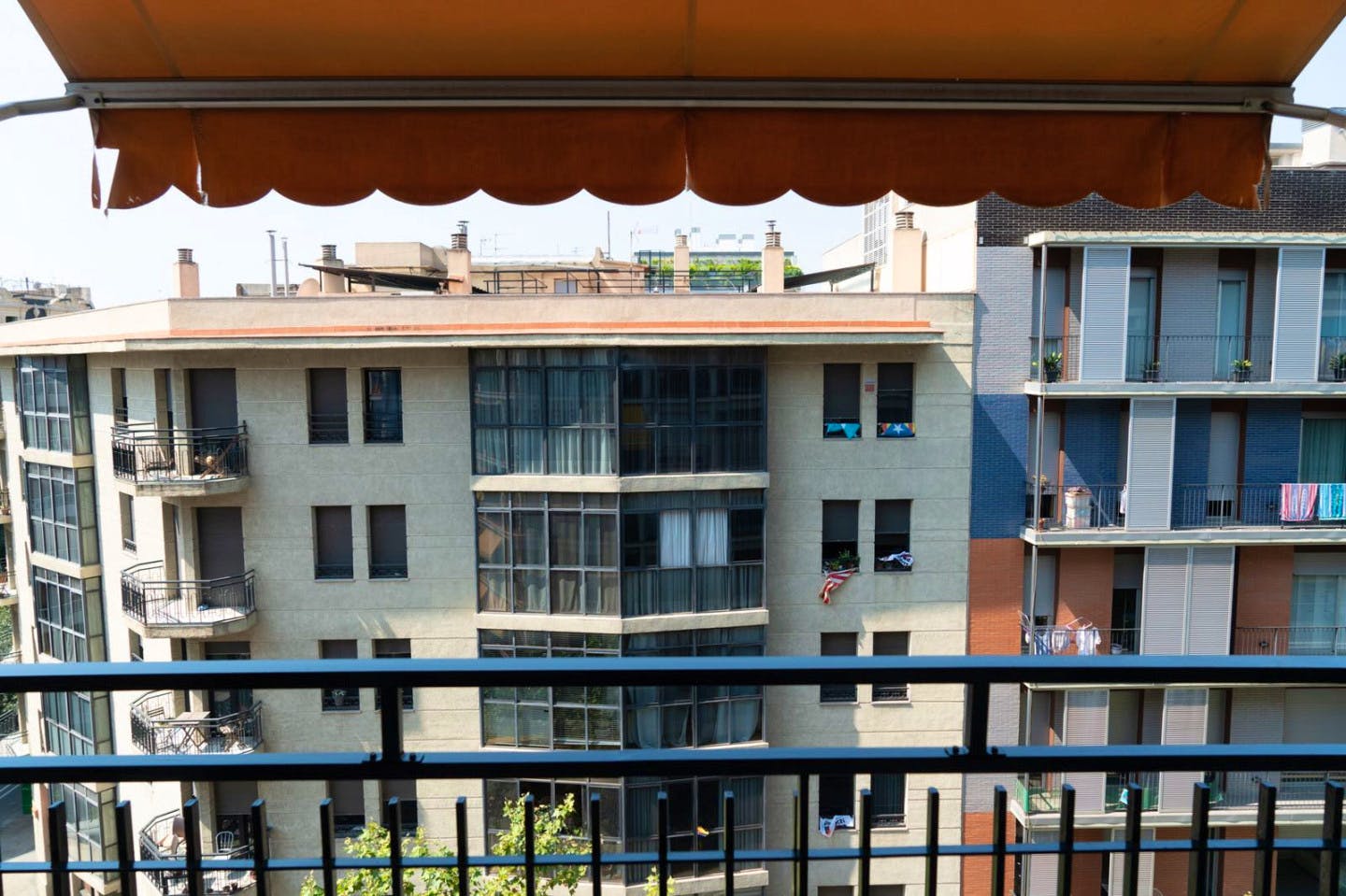 Renovated apartment near Urgell Metro Station