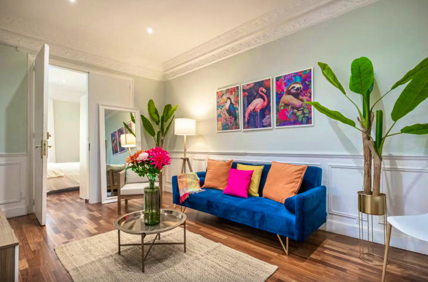 Modern apartment 5 minutes away from the Muntaner Train Station