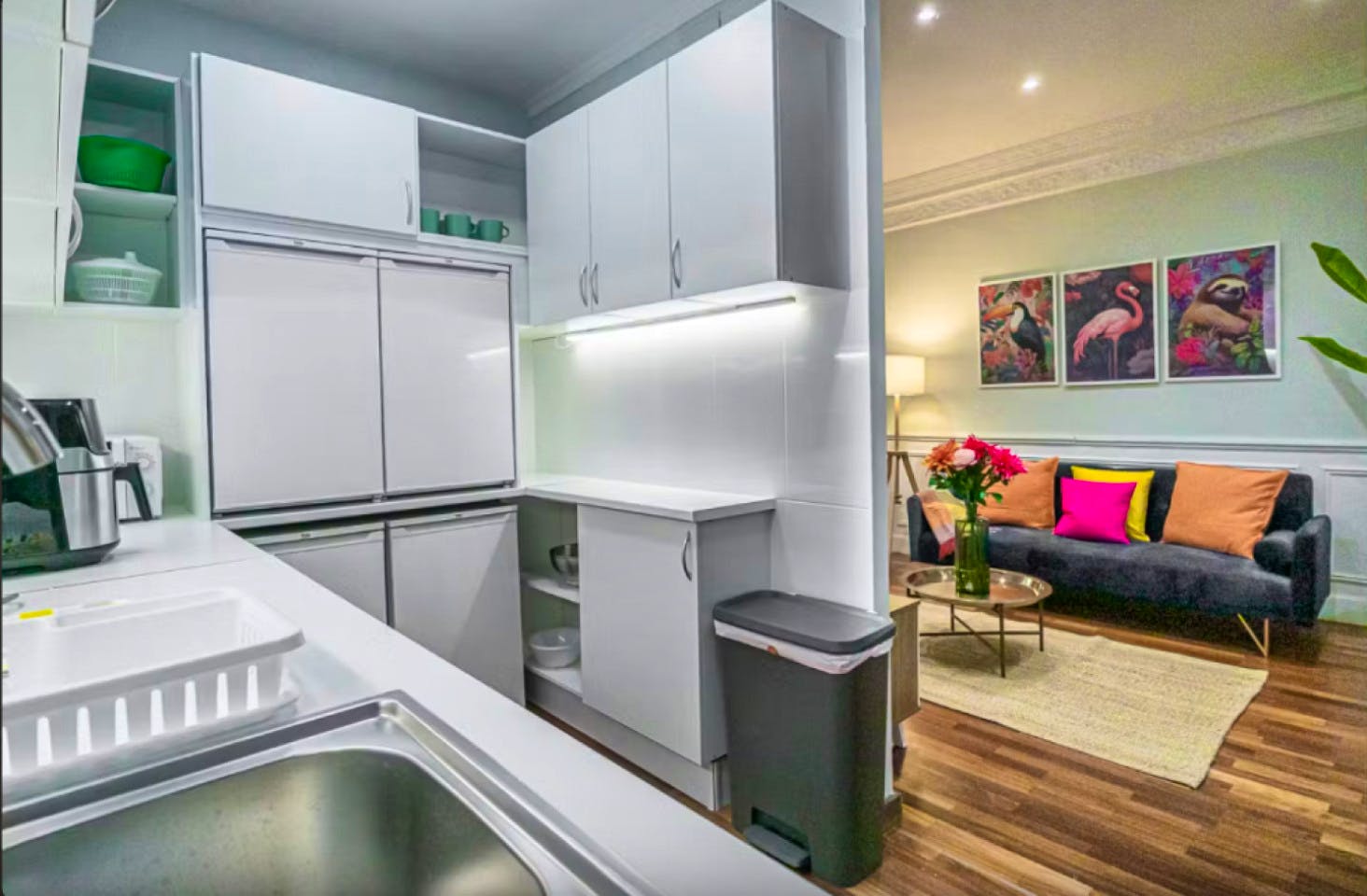 Modern apartment 5 minutes away from the Muntaner Train Station