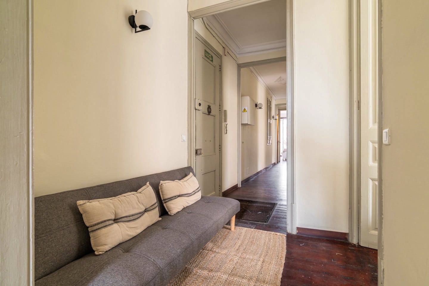 Vibrant Coliving Room in Elegant Gràcia
