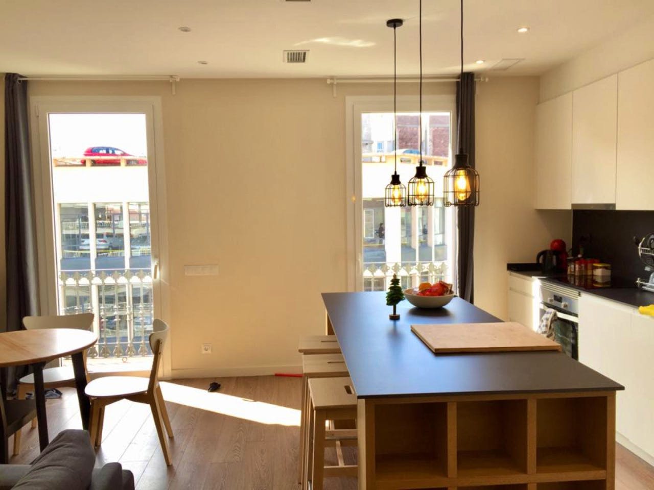 Modern Coliving Space with Private Baths in L'Eixample Near Universities