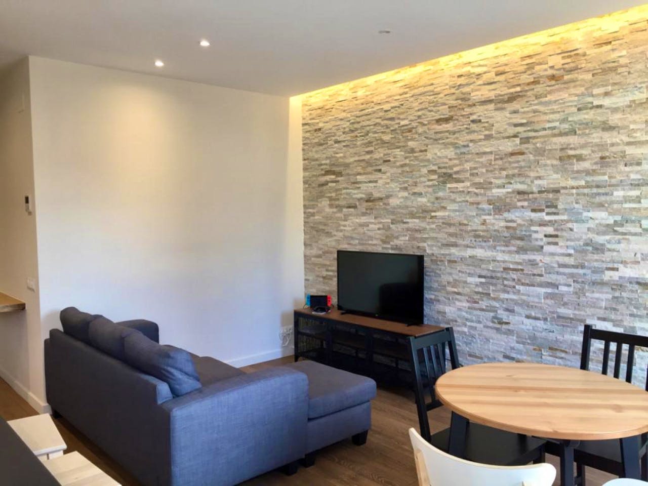 Modern Coliving Space with Private Baths in L'Eixample Near Universities