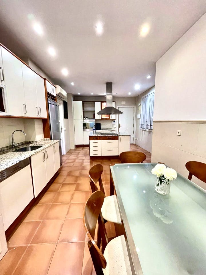 Modern 7-Room Coliving Space in Prime Salamanca Near Retiro Park