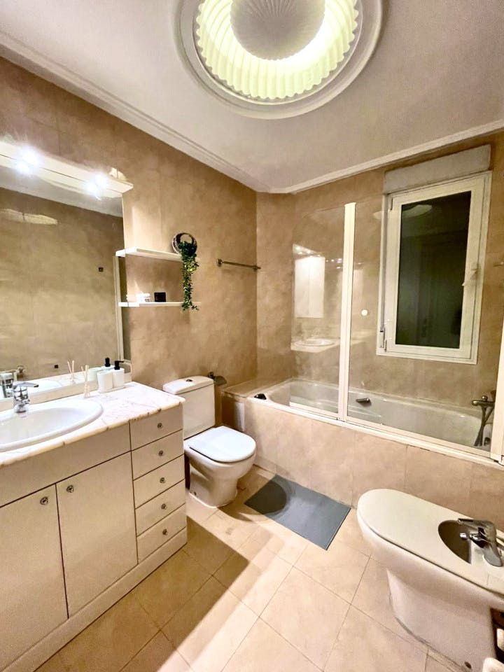 Modern 7-Room Coliving Space in Prime Salamanca Near Retiro Park