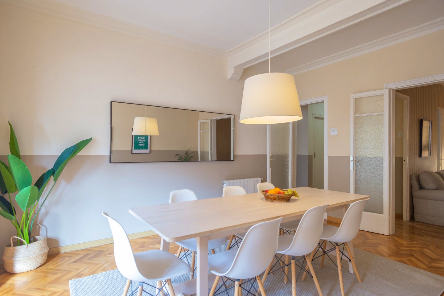 Elegant Coliving Space in Prime Sant Gervasi with Scenic Surroundings