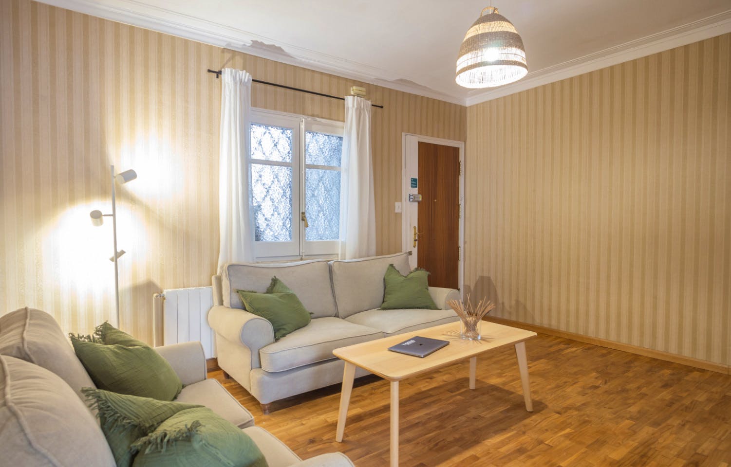 Elegant Coliving Space in Prime Sant Gervasi with Scenic Surroundings