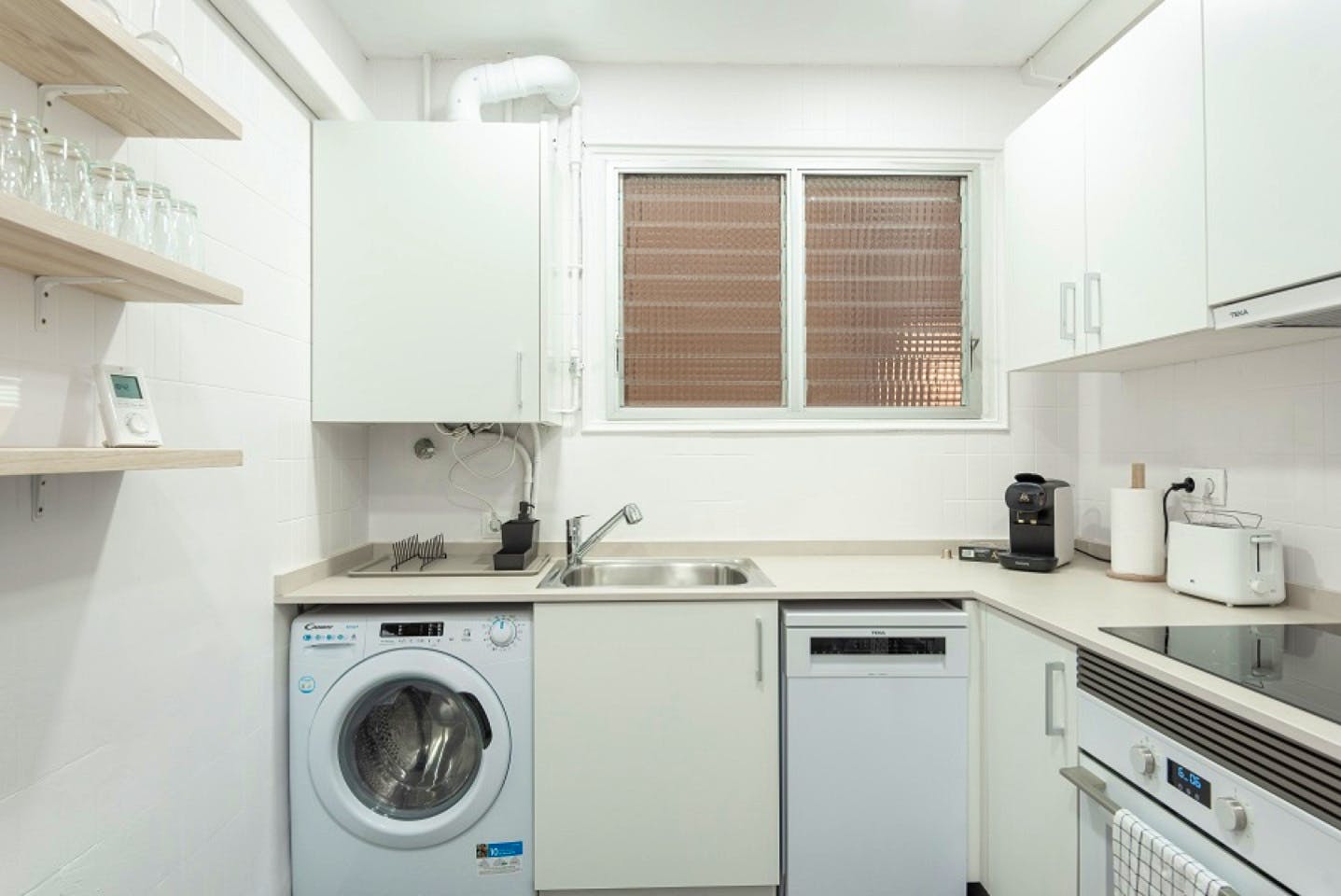 Spacious Designer Coliving Flat with Concierge in Vibrant Eixample