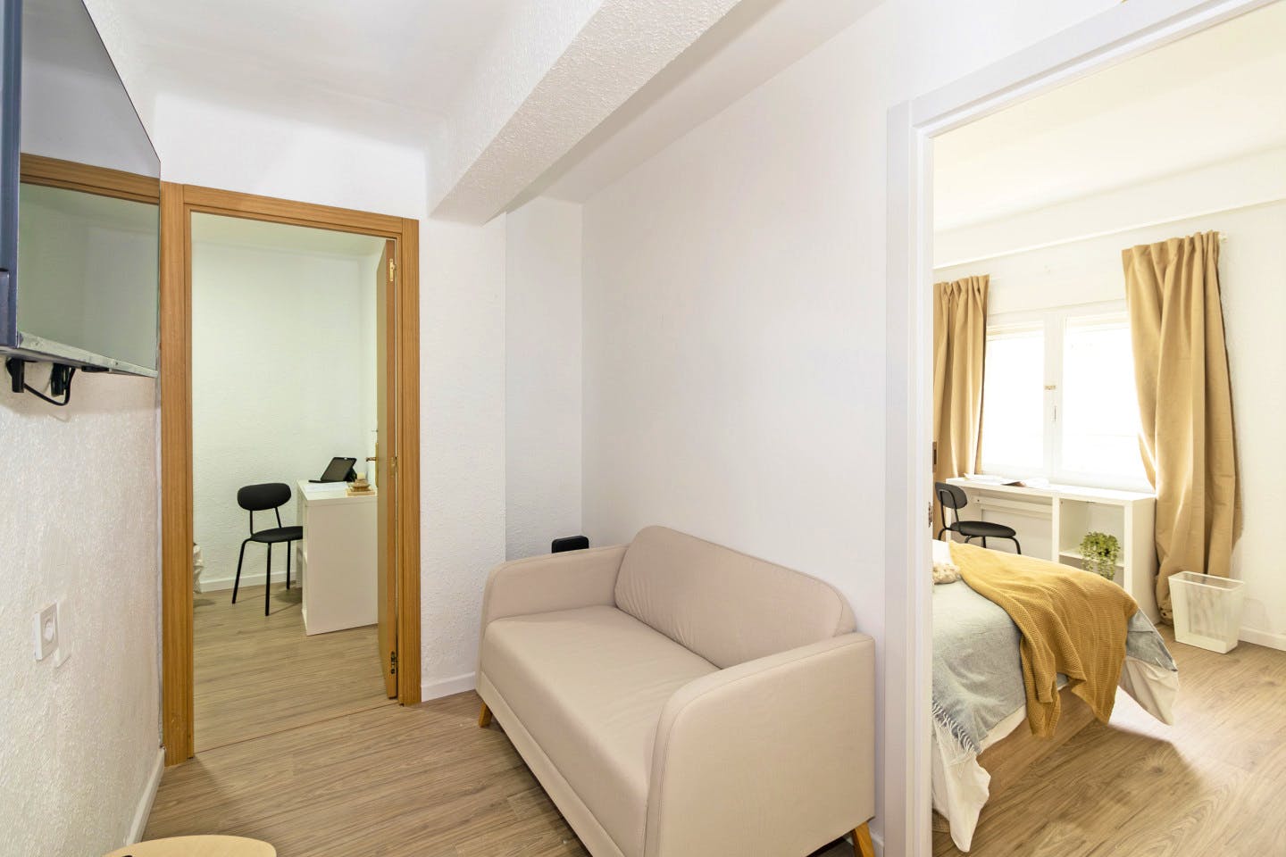 Vibrant Coliving Community in Coastal Poblados Marítimos, Valencia