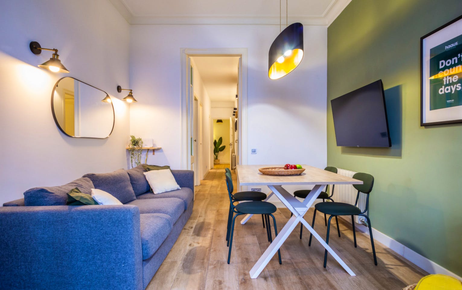 Designer Coliving Flat with Balcony in Vibrant L'Eixample, Barcelona