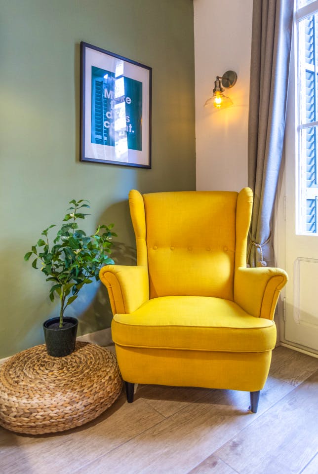 Designer Coliving Flat with Balcony in Vibrant L'Eixample, Barcelona