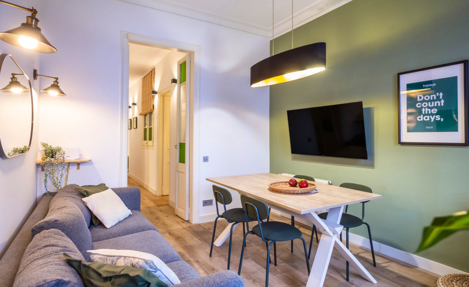 Designer Coliving Flat with Balcony in Vibrant L'Eixample, Barcelona