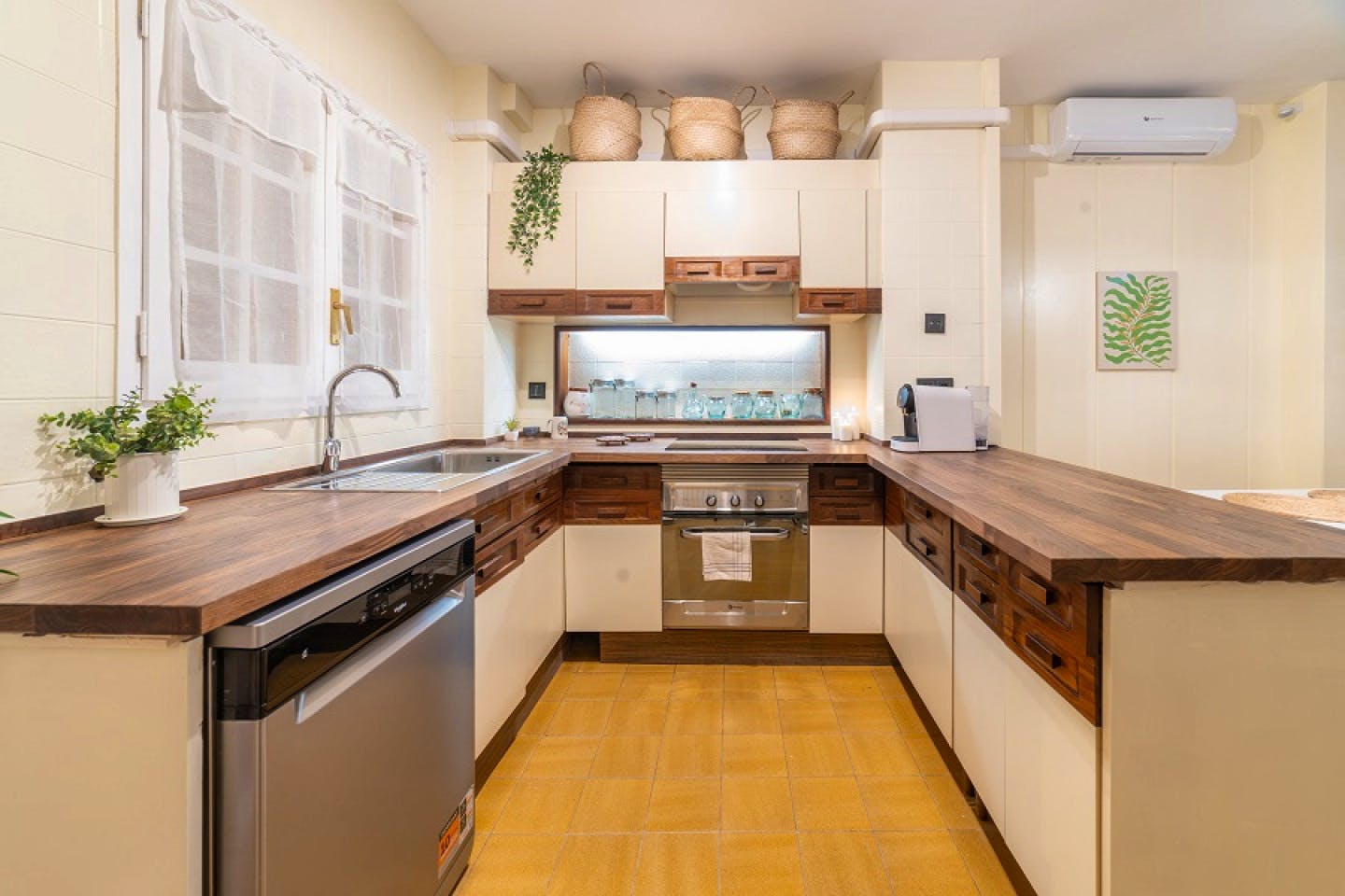 Stylish Wabi-Sabi Coliving Flat with Private Balconies in Authentic Sant Andreu