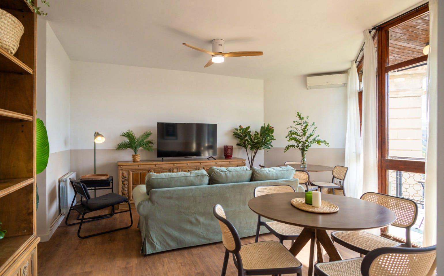Brightly Renovated Coliving Space with Scenic Views in Elegant Sarrià-Sant Gervasi
