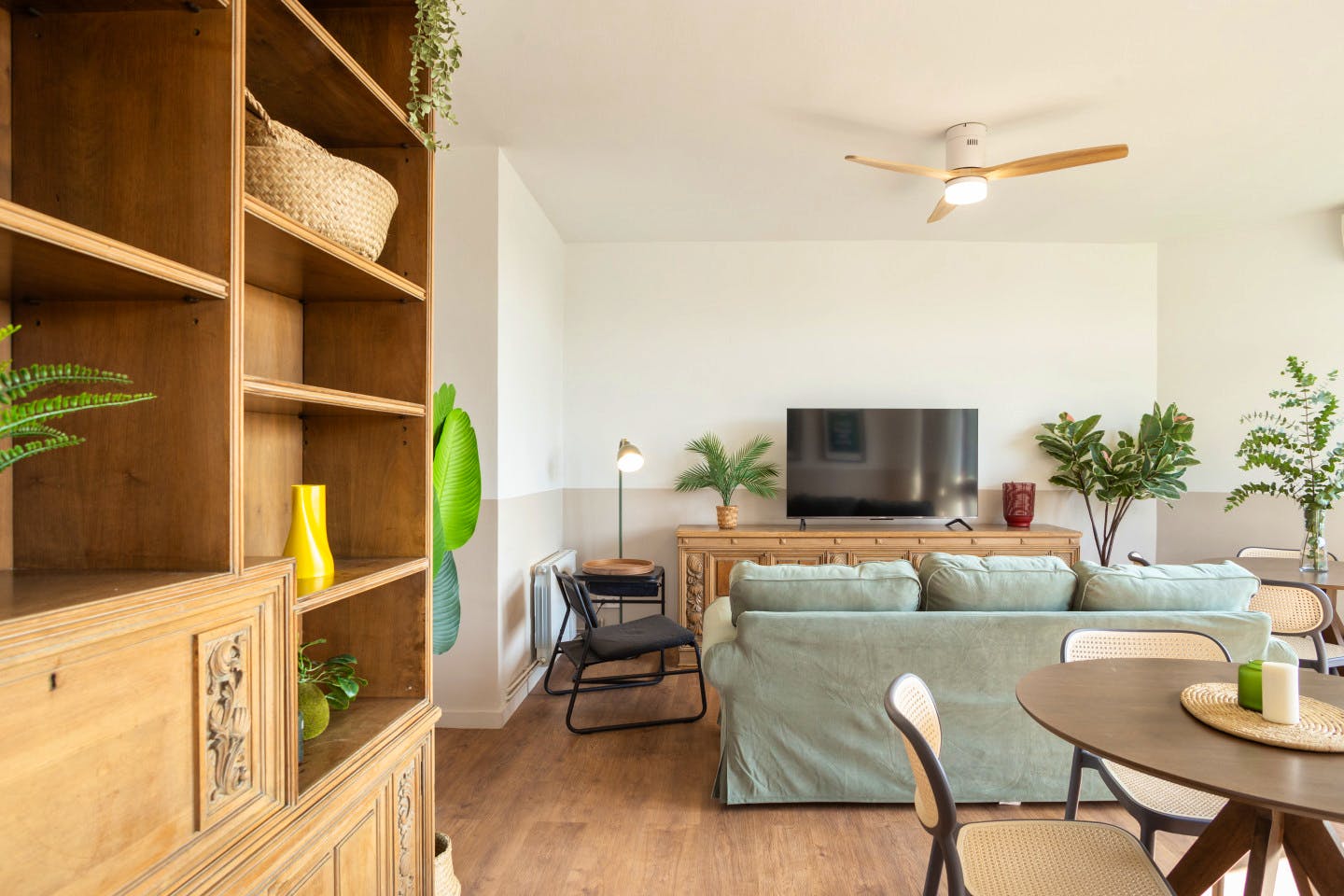 Brightly Renovated Coliving Space with Scenic Views in Elegant Sarrià-Sant Gervasi