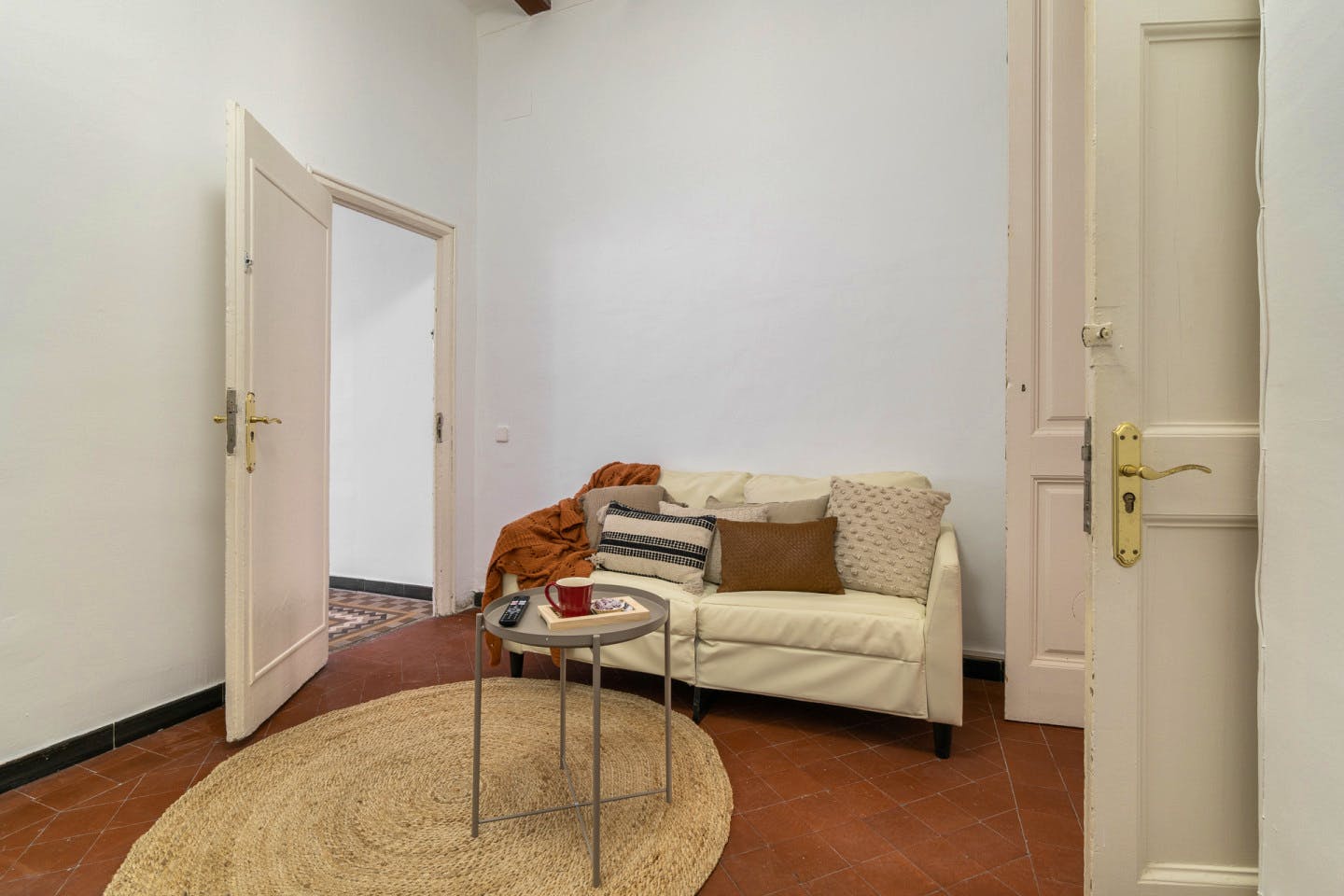 Modern Coliving Room in the Heart of Vibrant Ciutat Vella, Barcelona