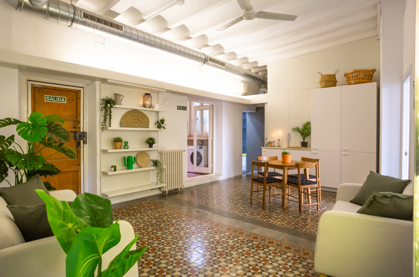 Spacious Designer Coliving Flat in Historic Ciutat Vella, Barcelona