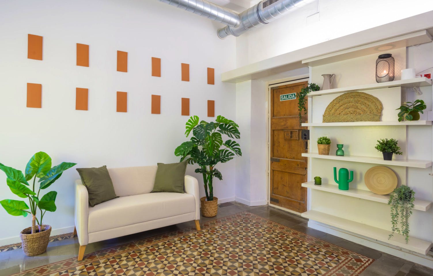 Spacious Designer Coliving Flat in Historic Ciutat Vella, Barcelona