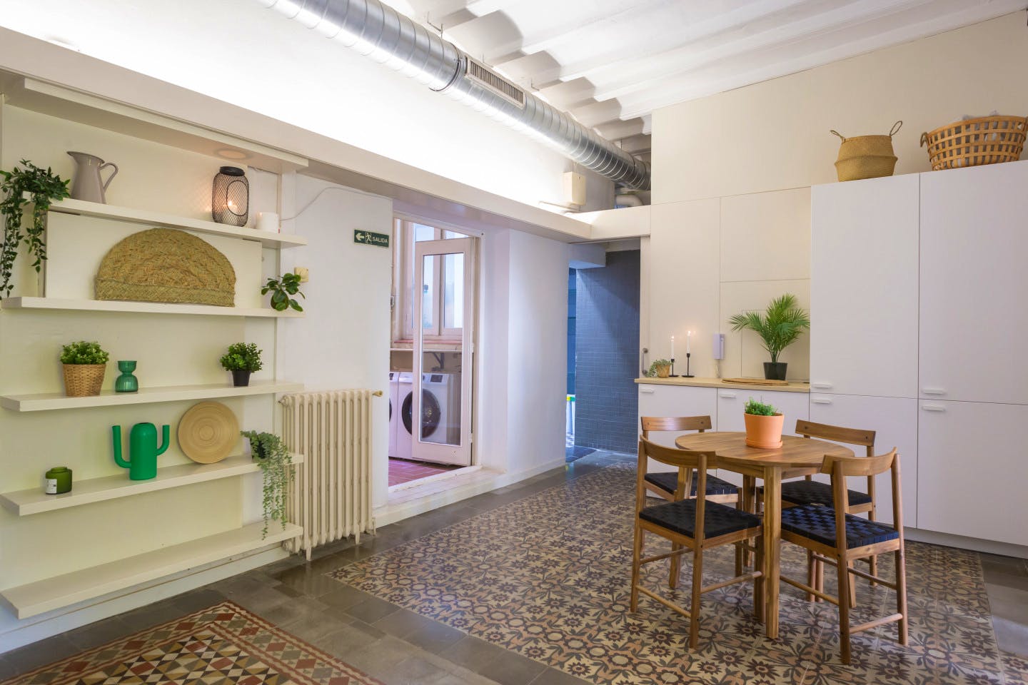 Spacious Designer Coliving Flat in Historic Ciutat Vella, Barcelona