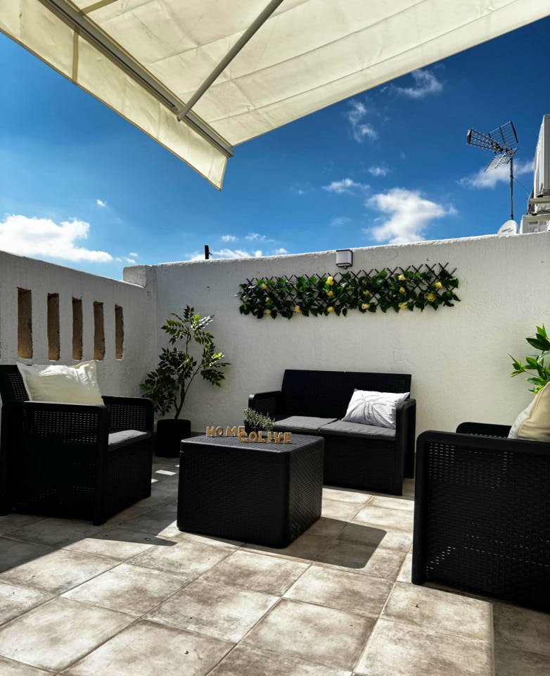 Spacious Coliving Apartment with Terrace in Vibrant Chamberí