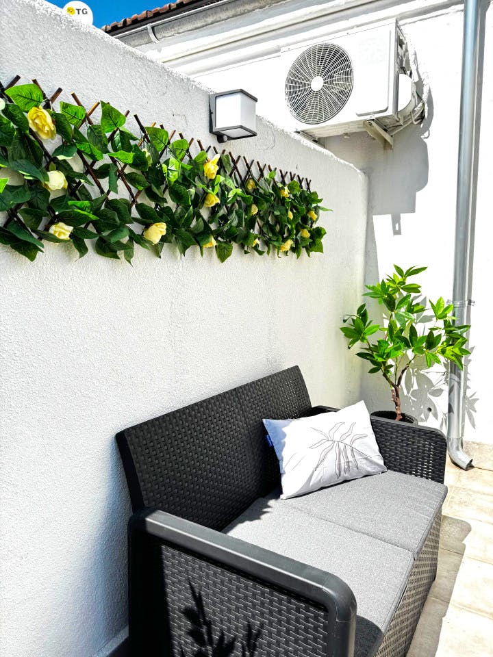 Spacious Coliving Apartment with Terrace in Vibrant Chamberí