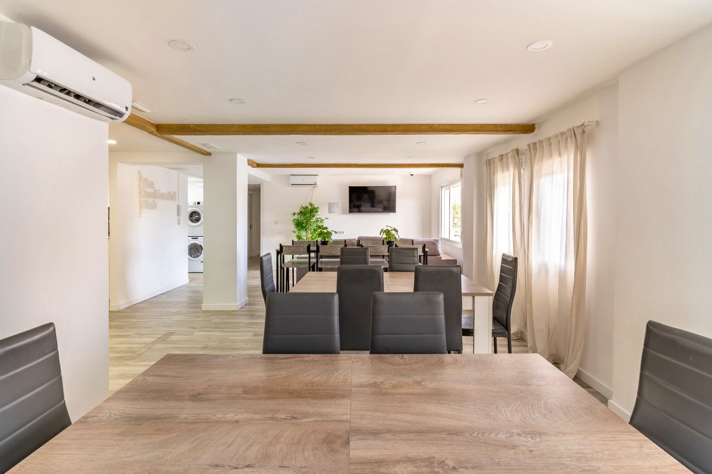 Vibrant Coliving Community in Cruz de Humilladero with All-Inclusive Comfort and Events