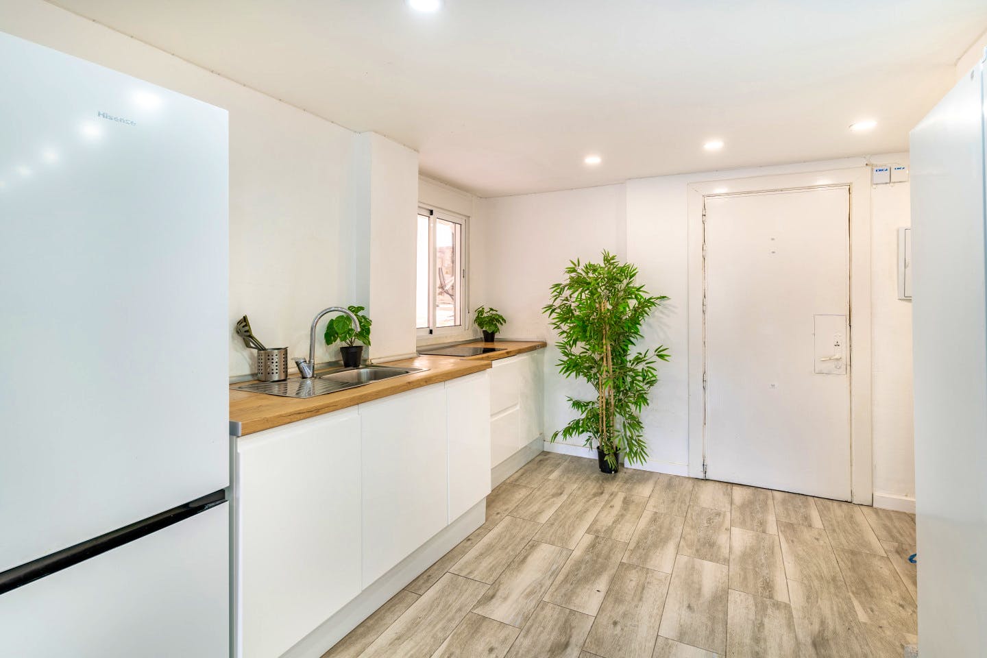 Vibrant Coliving Community in Cruz de Humilladero with All-Inclusive Comfort and Events