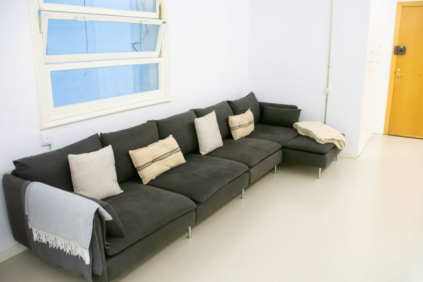 Stylish Coliving Room in Vibrant Gràcia