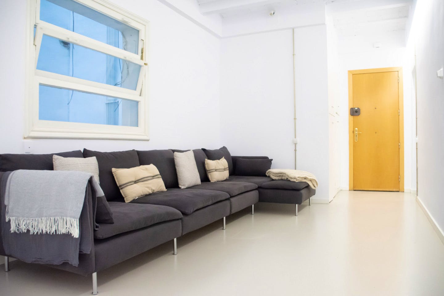 Stylish Coliving Room in Vibrant Gràcia