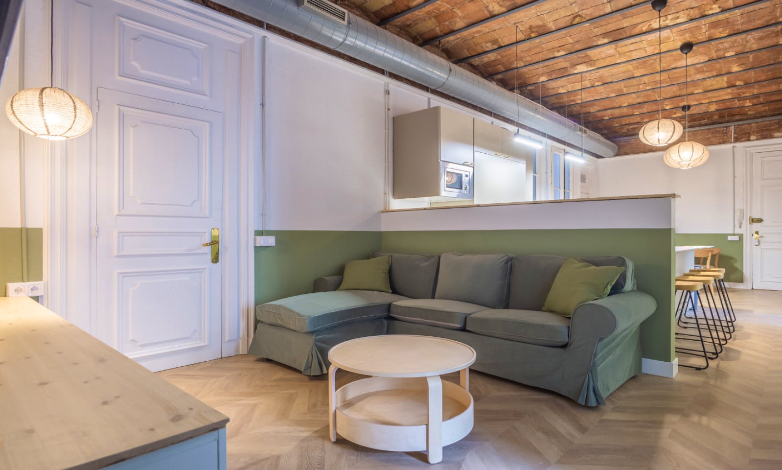 Spacious and Historic Coliving Apartment in the Heart of Ciutat Vella