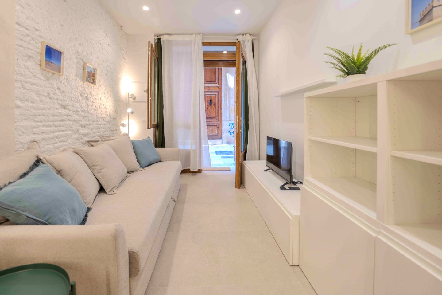 Gorgeous apartment near Central Market