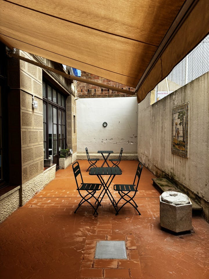 Modern apartment located in the charming and vibrant neighborhood of Gràcia