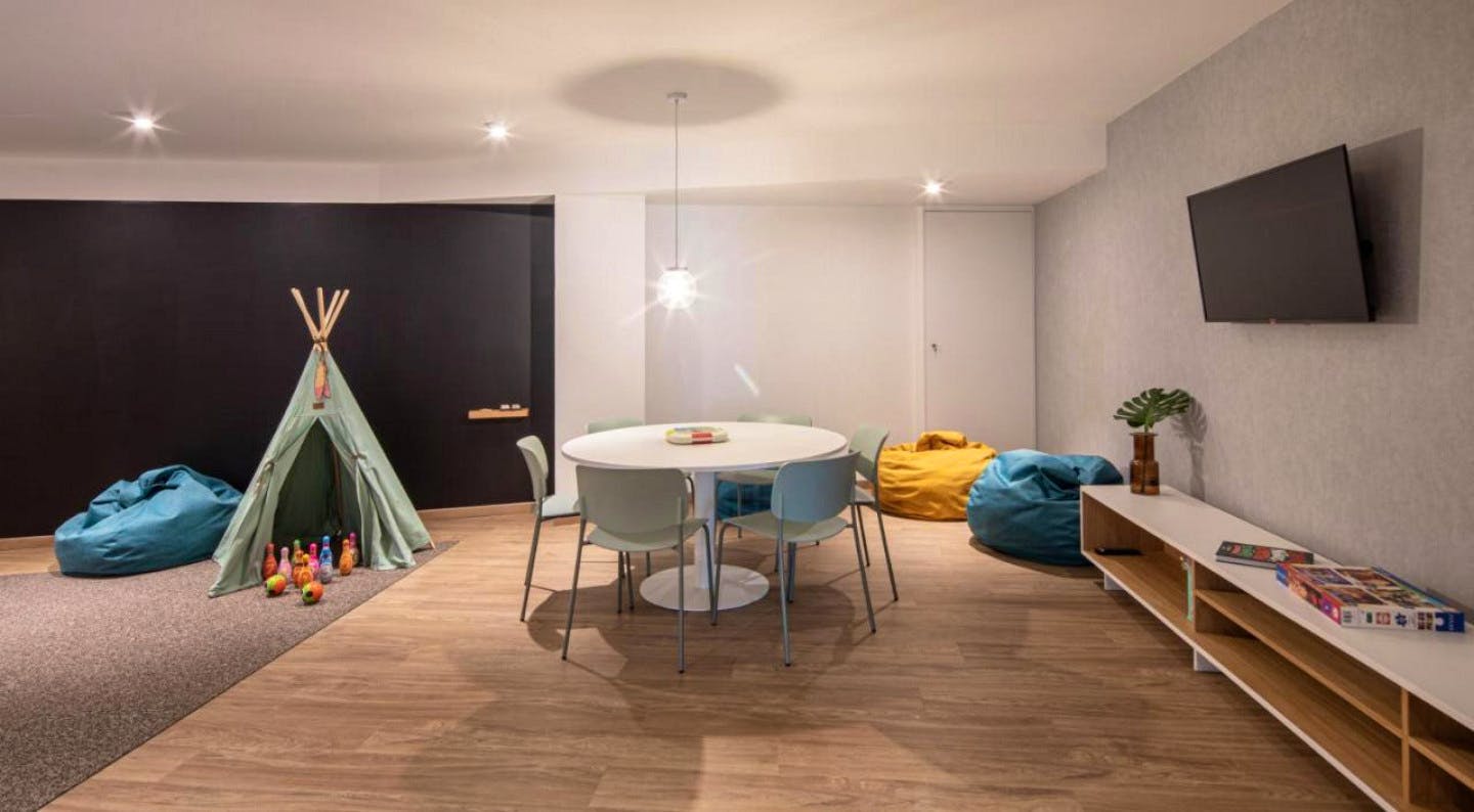 Elegant Stunning Complex w/ Coworking + Gym