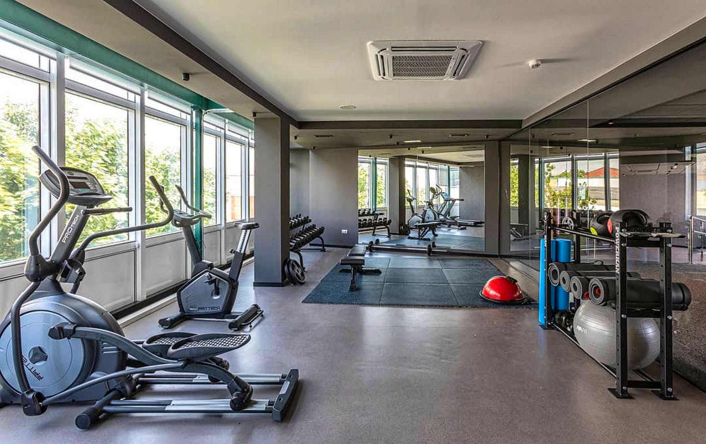 Elegant Stunning Complex w/ Coworking + Gym