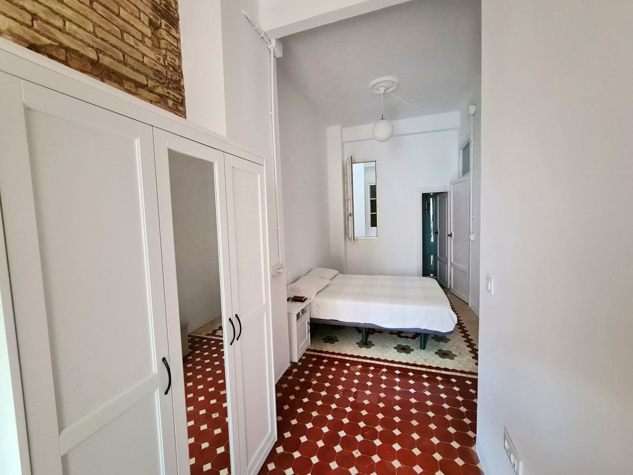 Comfortable Vibrant House w/ Coworking + Outdoor Areas + River deck