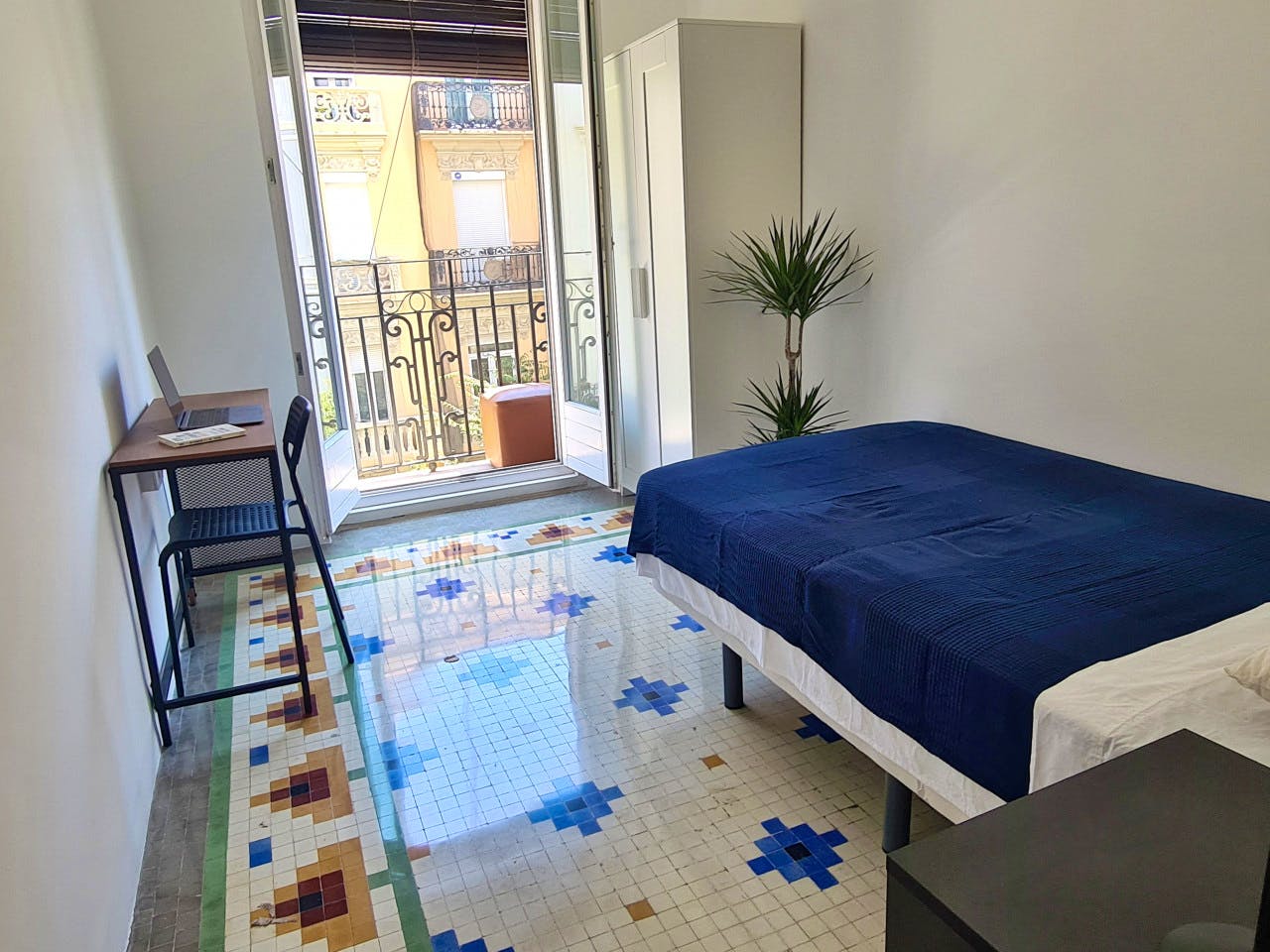 Comfortable Vibrant House w/ Coworking + Outdoor Areas + River deck