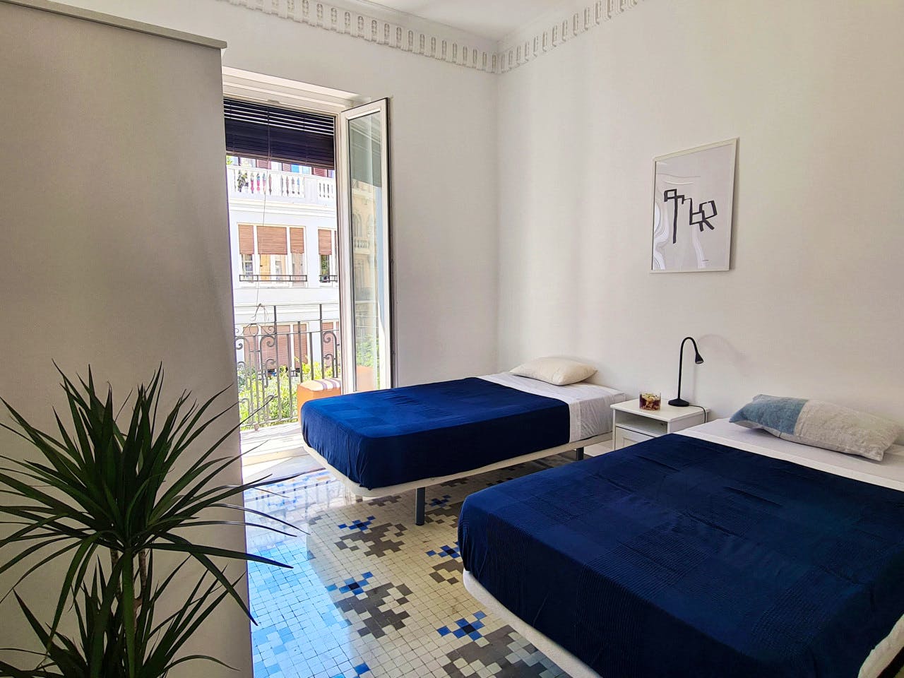 Comfortable Vibrant House w/ Coworking + Outdoor Areas + River deck