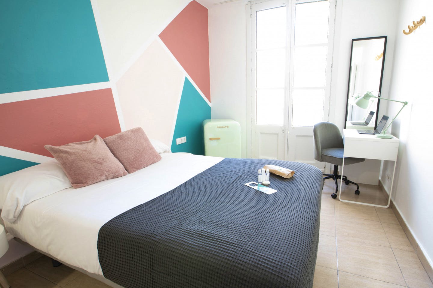 Vibrant apartment near Placeta del Pi