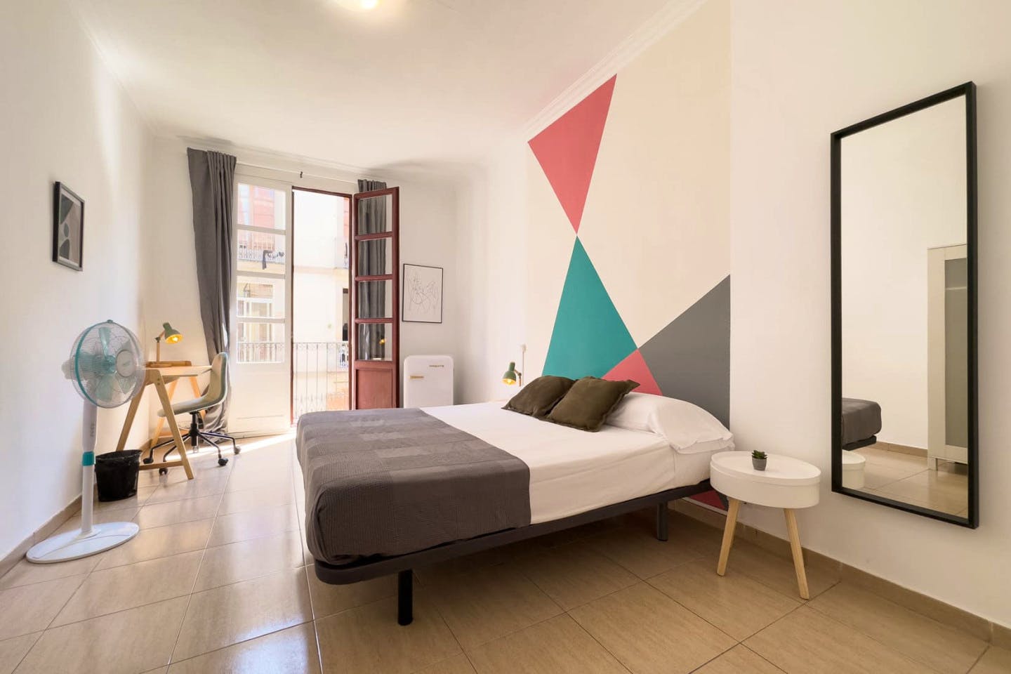 Vibrant apartment near Placeta del Pi
