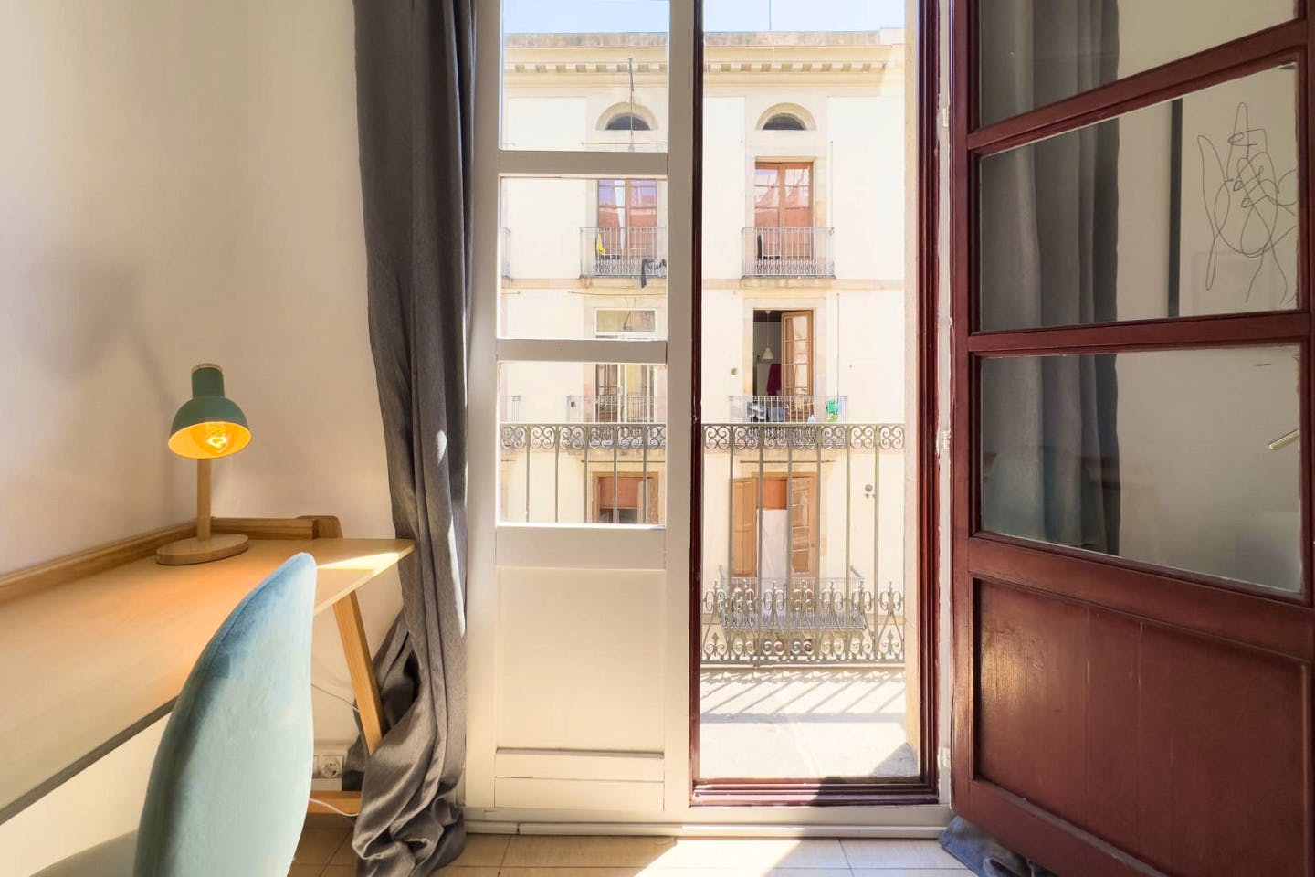 Vibrant apartment near Placeta del Pi