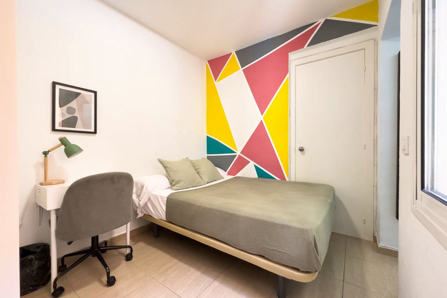 Vibrant apartment near Placeta del Pi