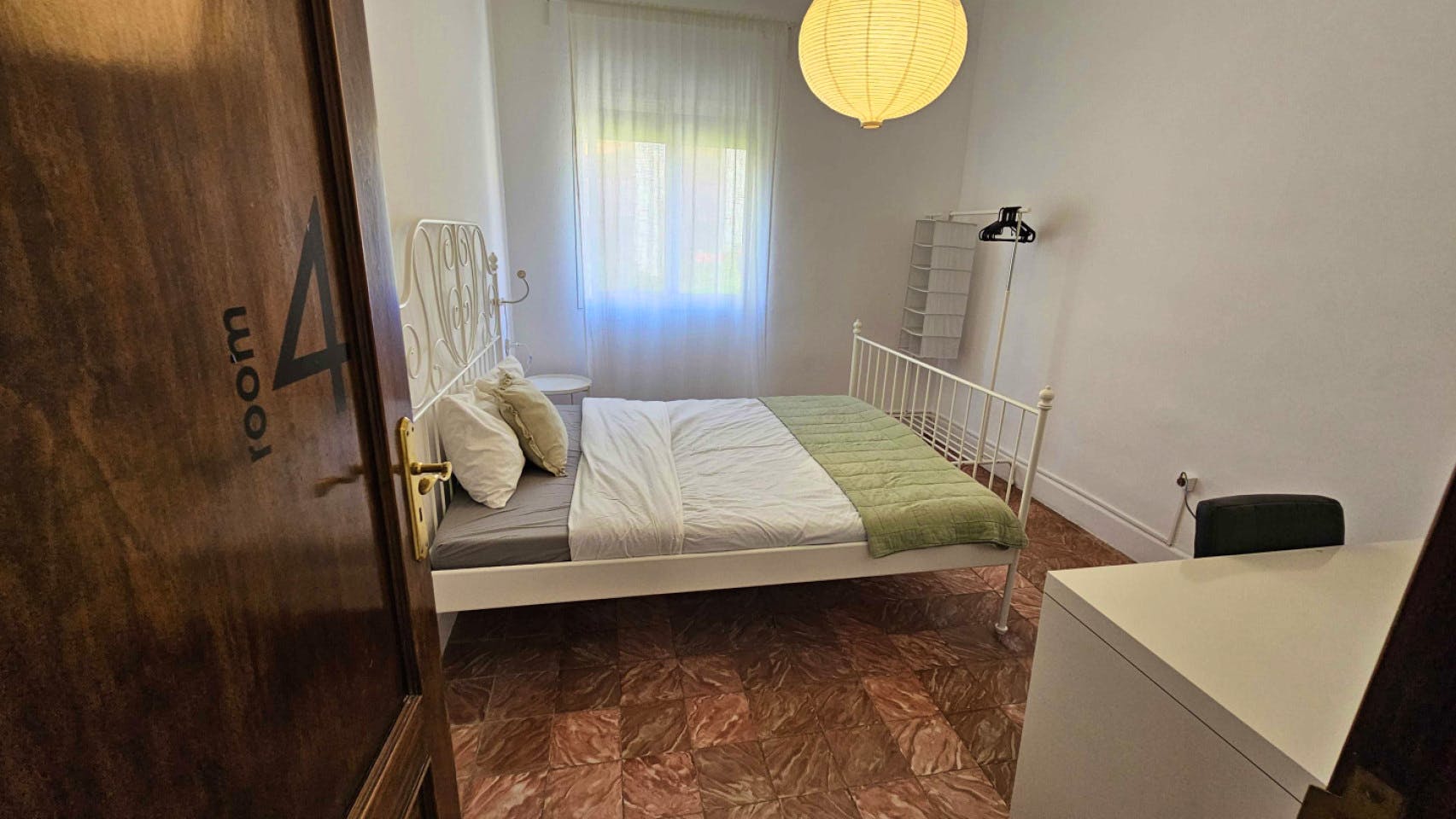 Comfortable Vibrant House w/ Workspaces + Terrace