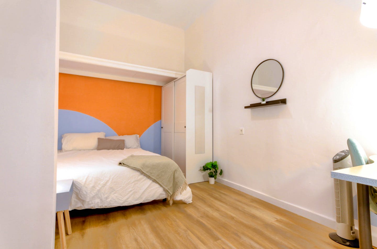 Stylish apartment 3 minutes from Drassanes Metro Station