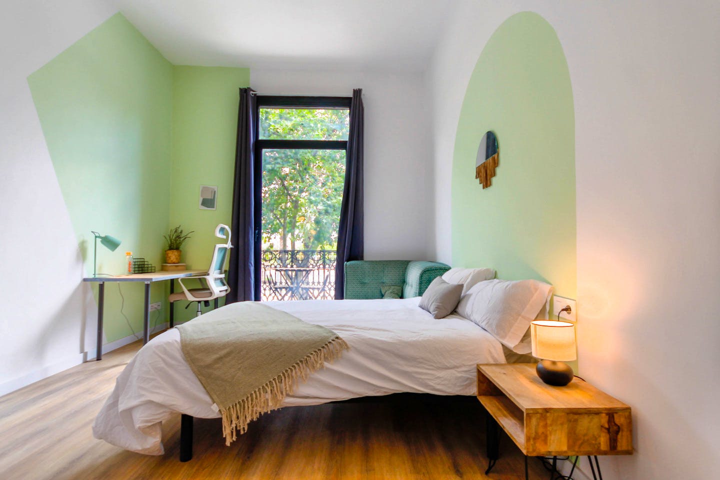 Stylish apartment 3 minutes from Drassanes Metro Station