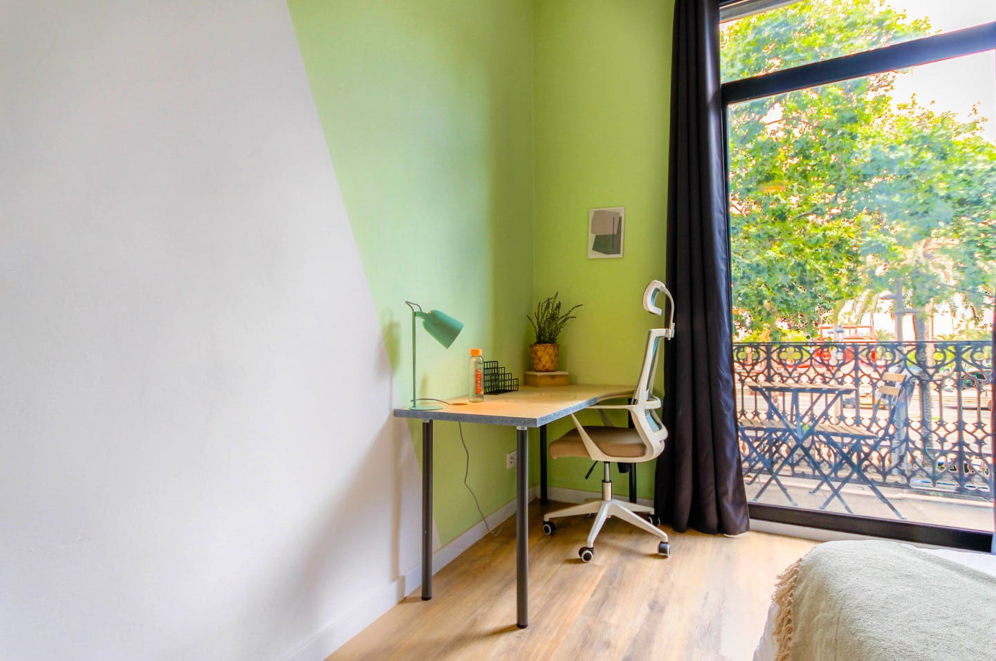 Stylish apartment 3 minutes from Drassanes Metro Station