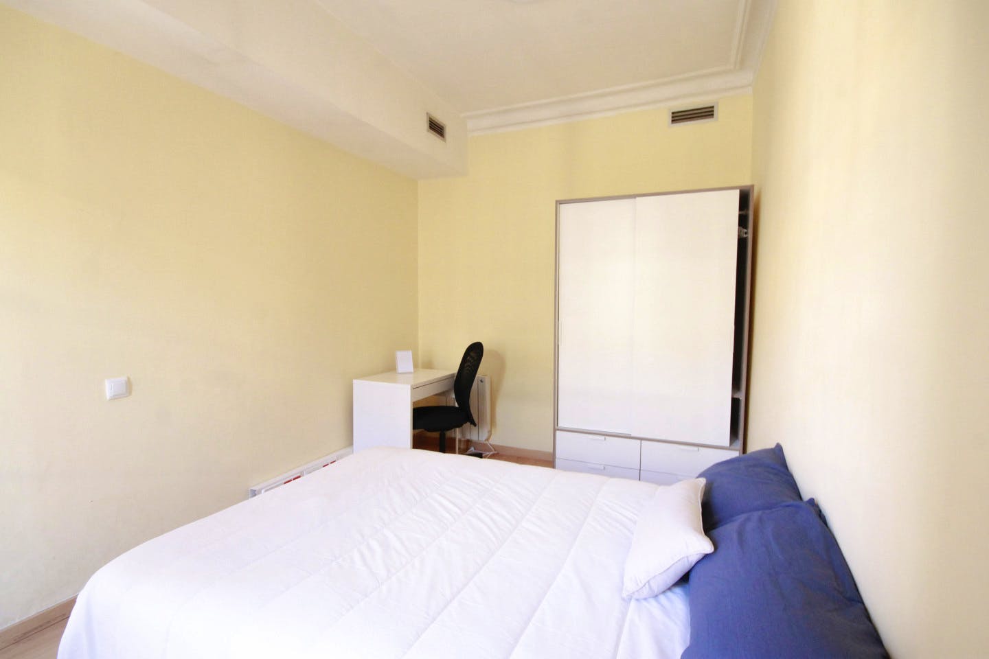 Brilliant apartment nearby the Hospital Clínic Metro Station