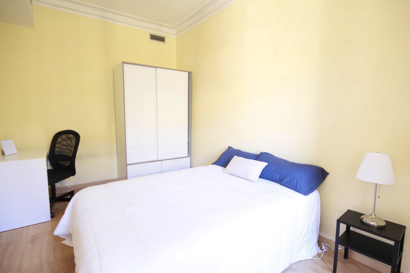 Brilliant apartment nearby the Hospital Clínic Metro Station